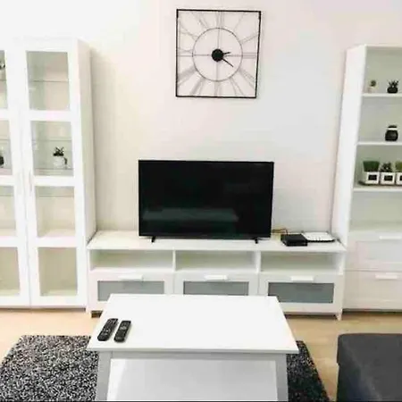 Two Bedrooms Flat In Center Apartment