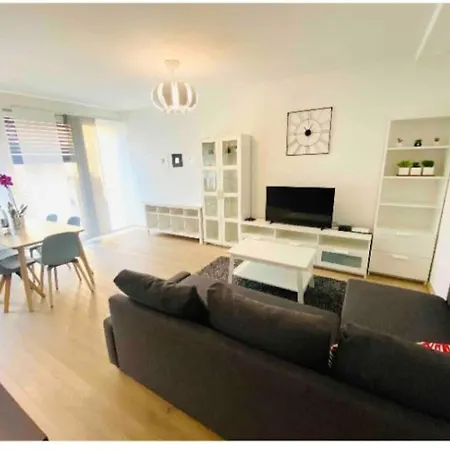 Two Bedrooms Flat In Center Apartment